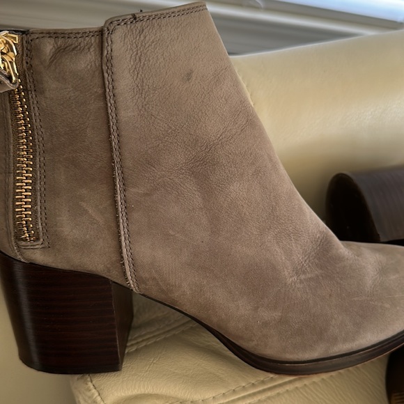 Aldo taupe/grey suede(genuine) booties. Worn once. Excellent condition. Size 9 - Picture 9 of 9